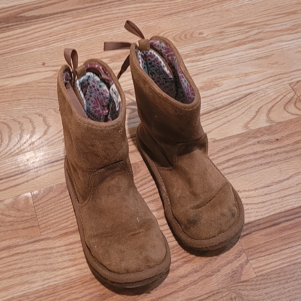 Carter's F-uggs